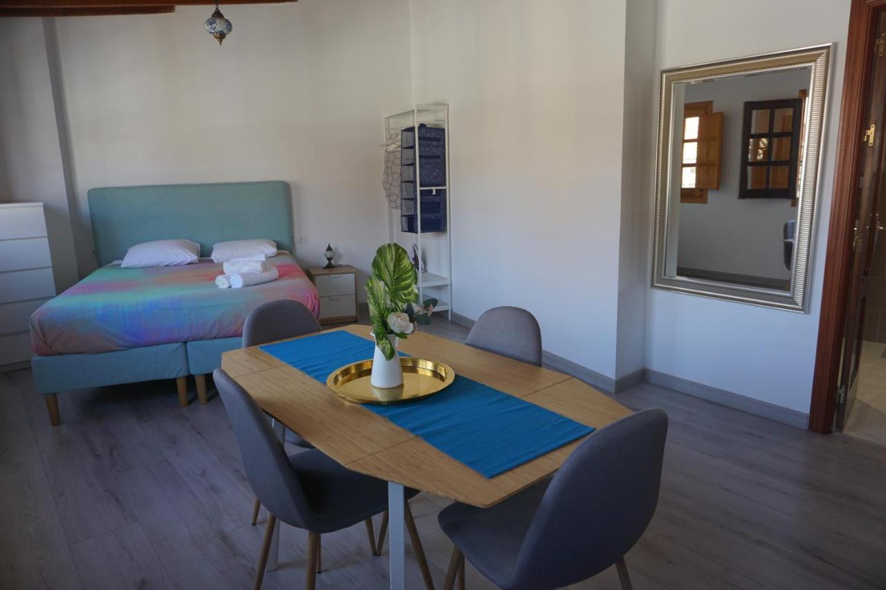Apartamentos Mediterranea Centro Малага Экстерьер фото