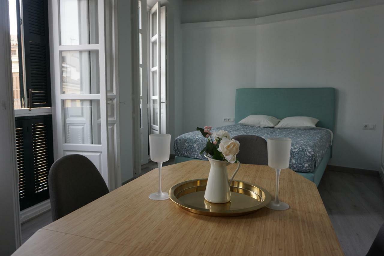 Apartamentos Mediterranea Centro Малага Экстерьер фото